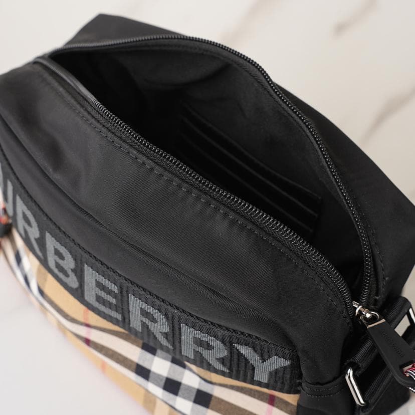 ★美品　BURBERRY ショルダーバッグ