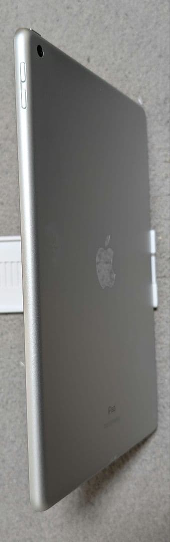 訳ありApple iPad 第8世代 32GB Wi-FIモデルシルバー 本体