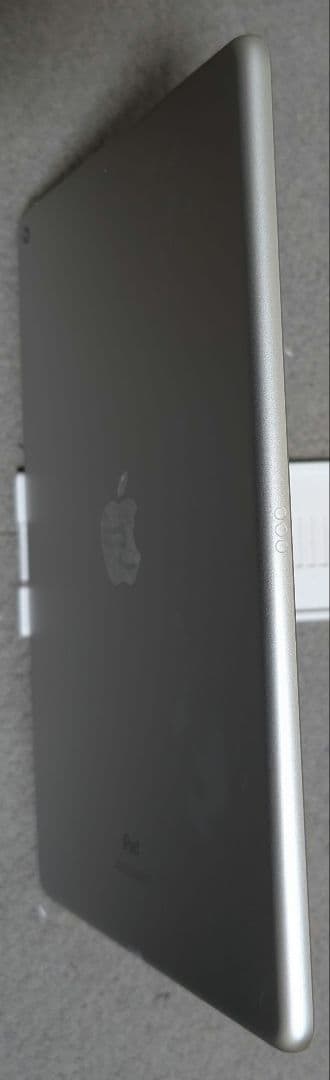 訳ありApple iPad 第8世代 32GB Wi-FIモデルシルバー 本体
