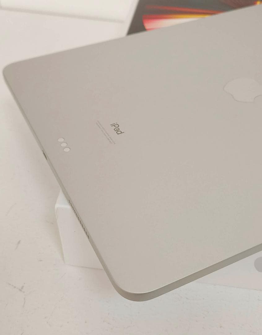 美品　iPad Pro 12.9 第5世代 256GB MHNJ3J/A