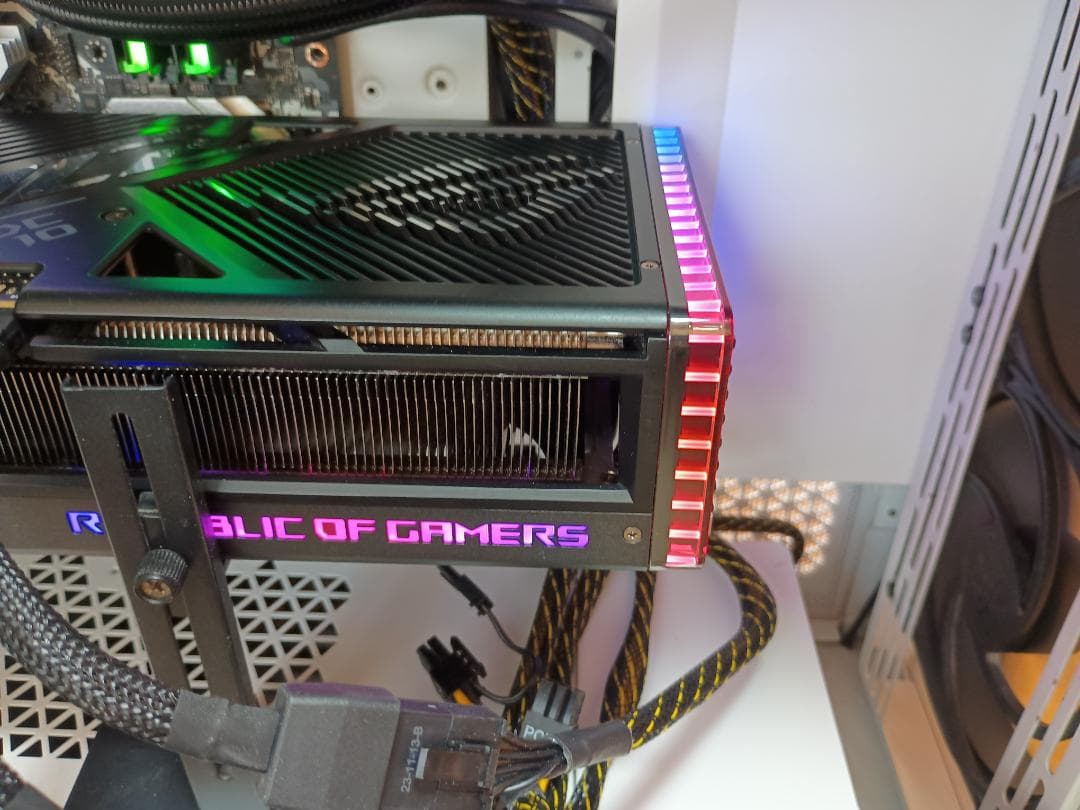 Rog strix GeForce RTX 4090 (作動確認済)