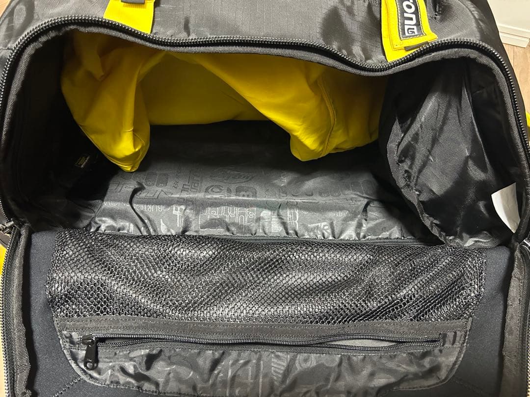 BURTON キャリーバッグ ブラック/イエロー