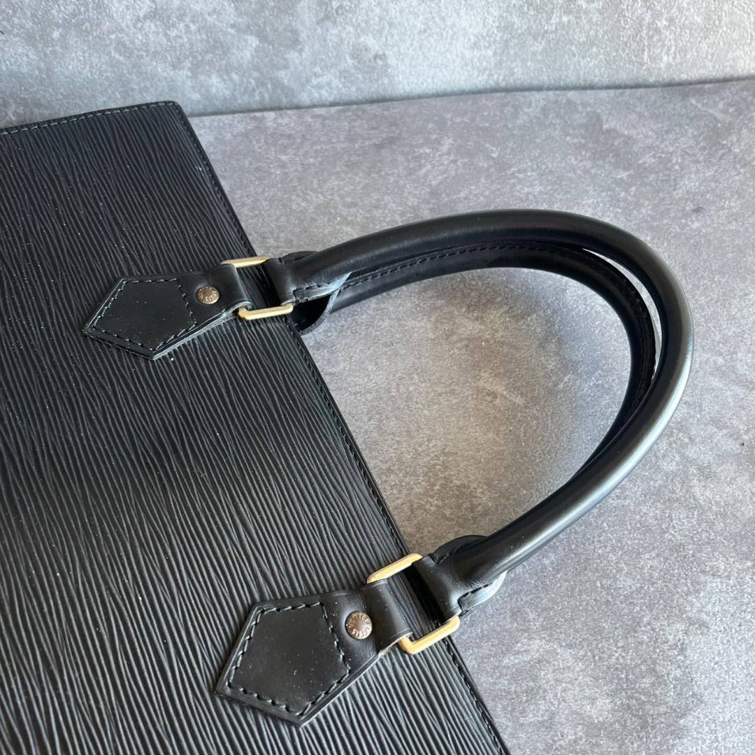 ⭐️LOUIS VUITTON⭐️ルイヴィトン エピ サックプラ ノワール