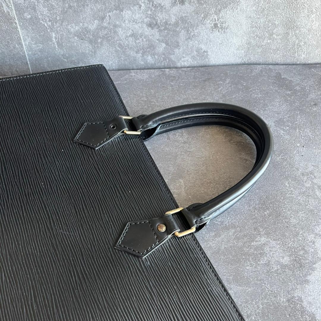 ⭐️LOUIS VUITTON⭐️ルイヴィトン エピ サックプラ ノワール