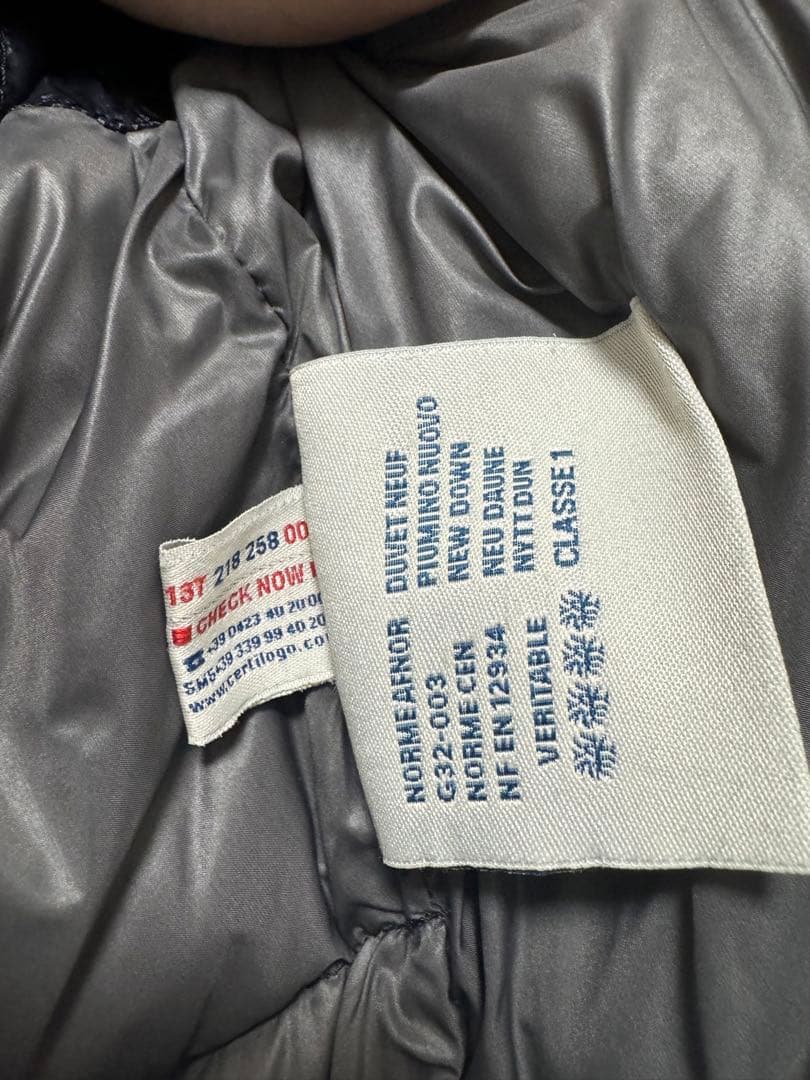 MONCLER ダークグレー ダウンベスト フード付き