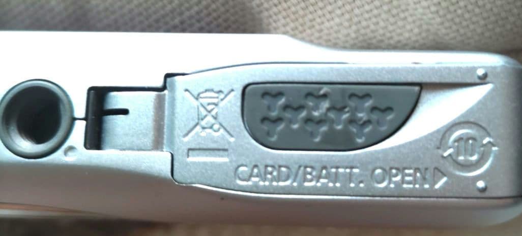 Canon IXY200F コンパクトデジタルカメラ　シルバー