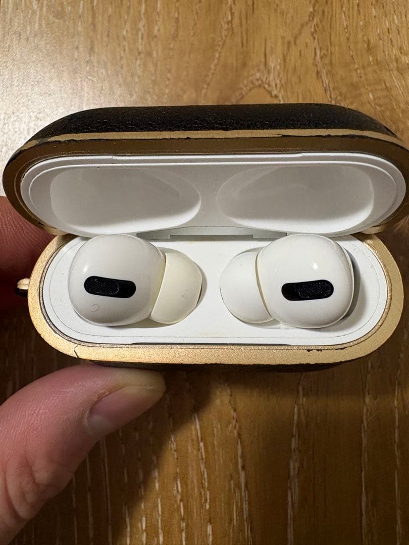 アップル AirPods Pro MWP22J/A ￼ ￼ケースあり