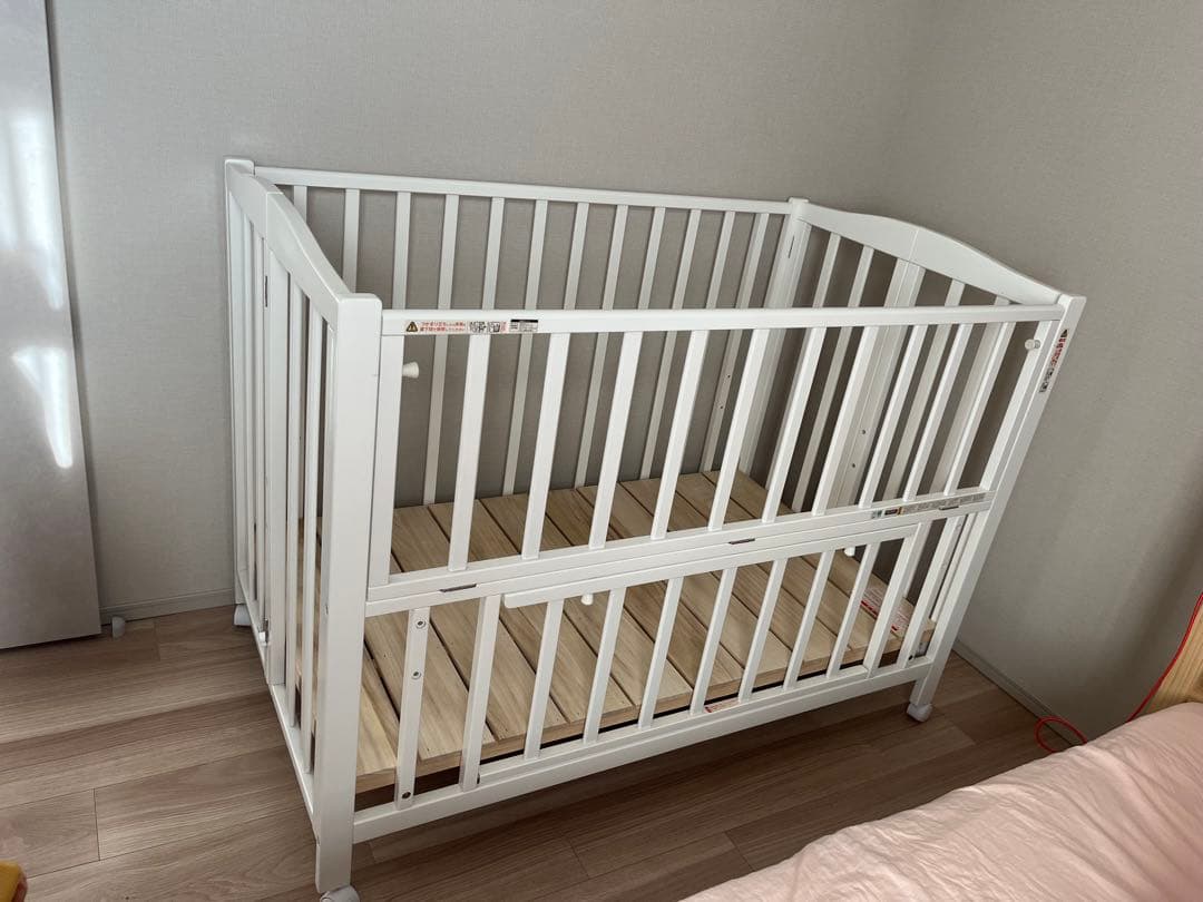 カトージ ホワイト木製ベビーベッド 120cm×70cm 折りたたみ可能