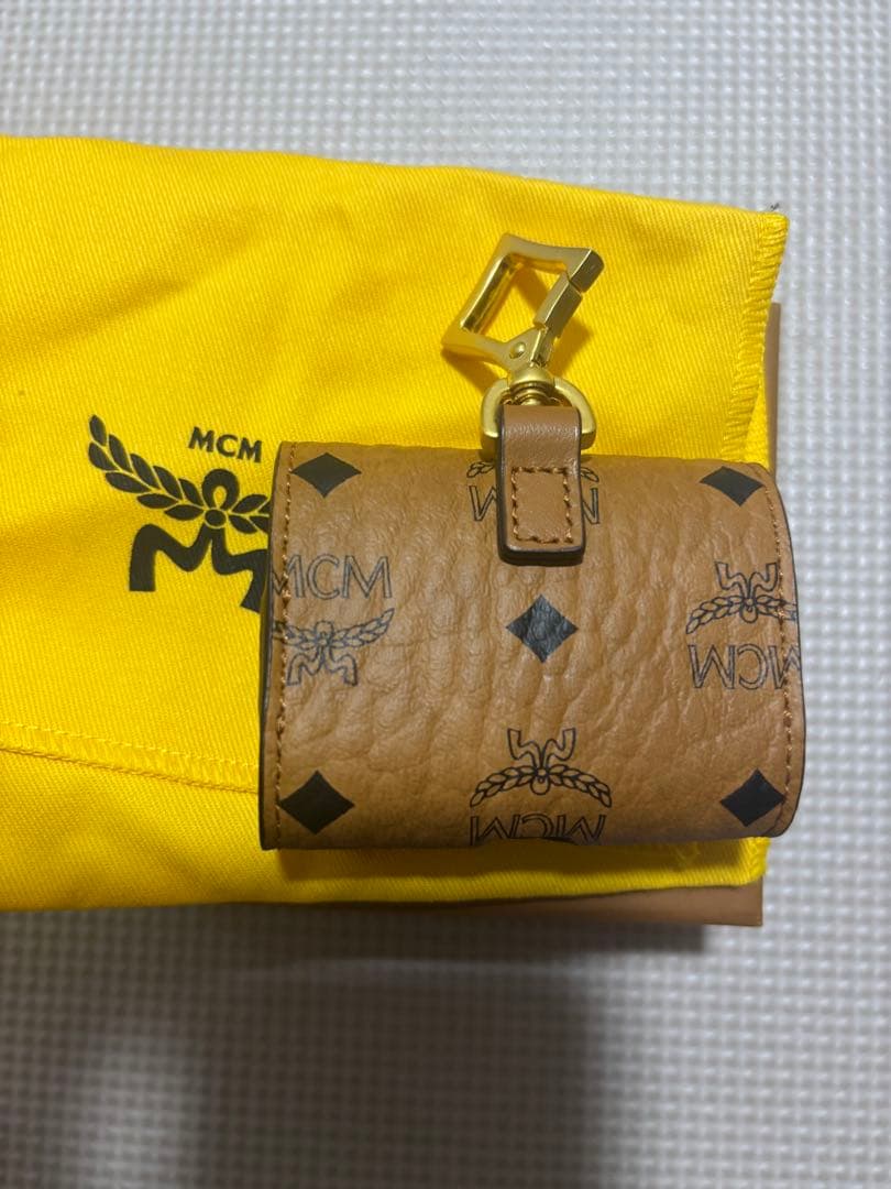 MCM×クレヨンしんちゃん　AirPods Pro ケース