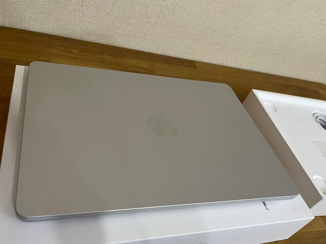 【ほぼ新品】MacBook Air シルバー M2チップ　macbook air
