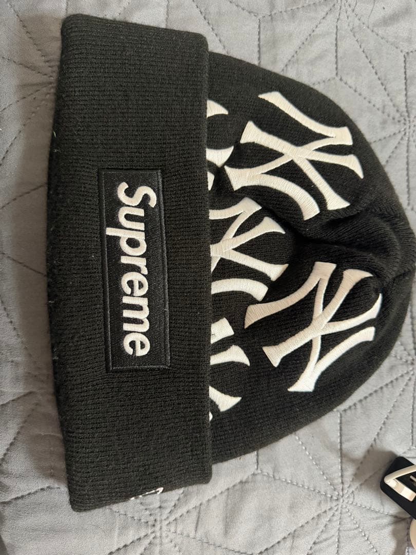 美品✨ シュプリーム ニット帽 ニューヨーク・ヤンキース ニューエラ ロゴ 黒