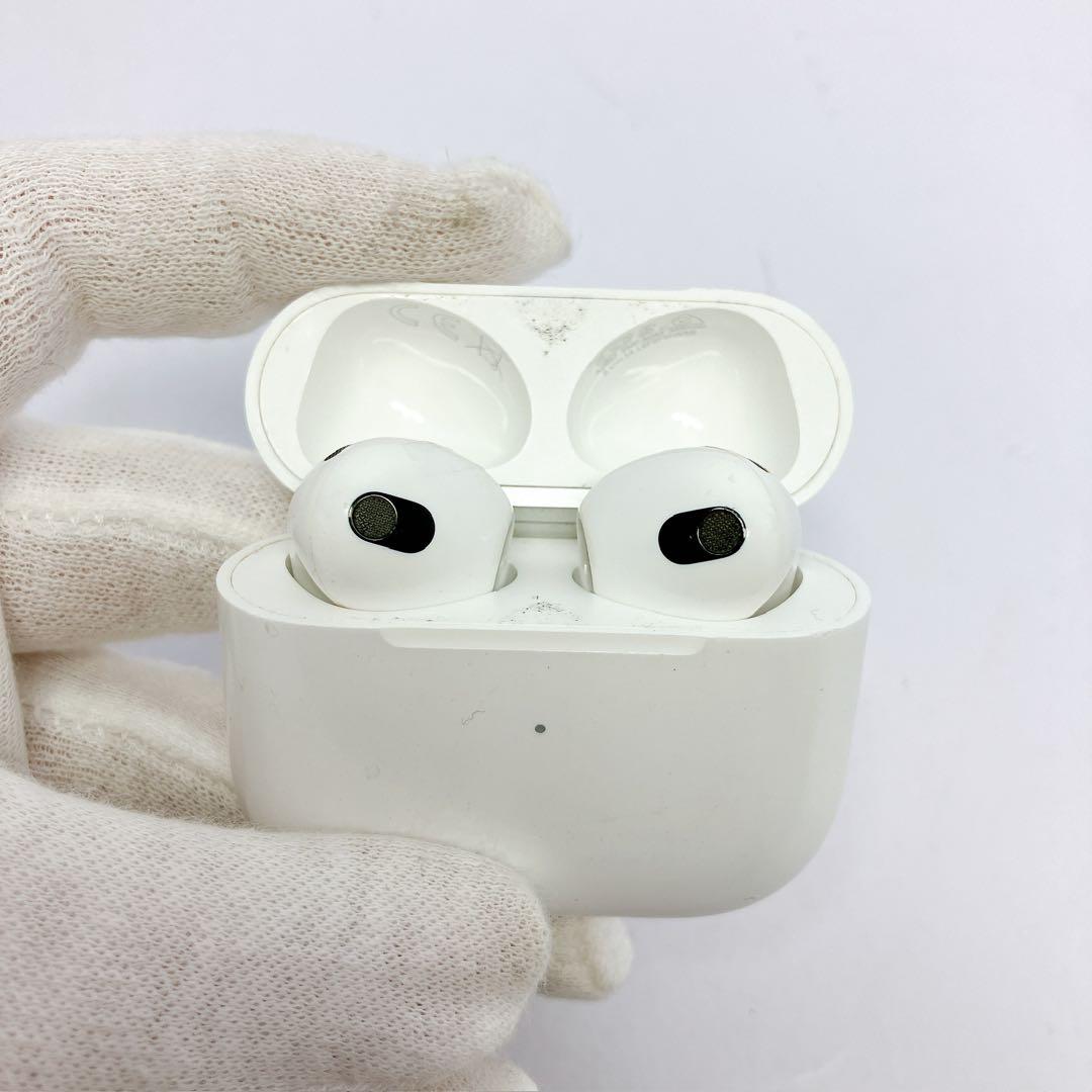 2868◯ AirPods 第3世代 本体 ホワイト 充電ケース付き