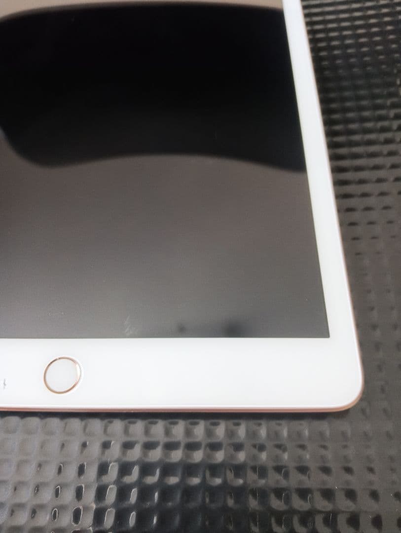 iPad8世代　32g キャリアau