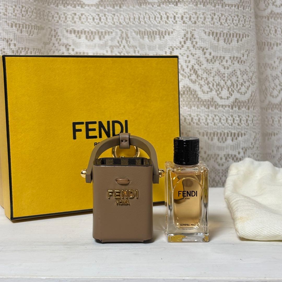 【美品】FENDI フェンディ 新品香水つき パフュームホルダー 香水ケース