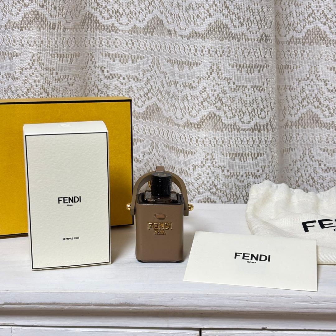【美品】FENDI フェンディ 新品香水つき パフュームホルダー 香水ケース
