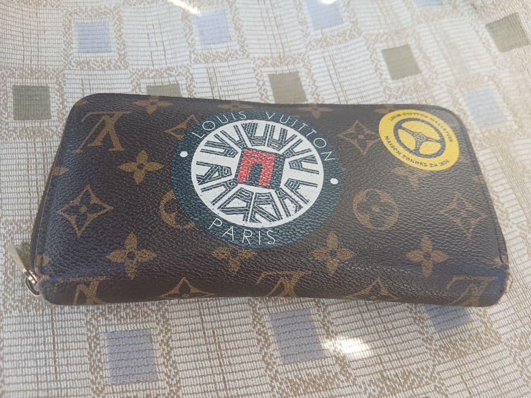 ルイヴィトン　ワールドツアー　ジッピーウォレット　長財布　限定