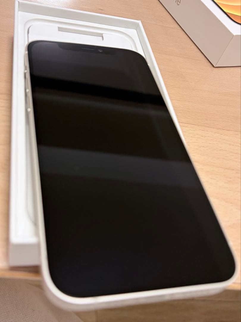 Apple iPhone12 64GB ホワイト　本体　simフリー　値下げ不可