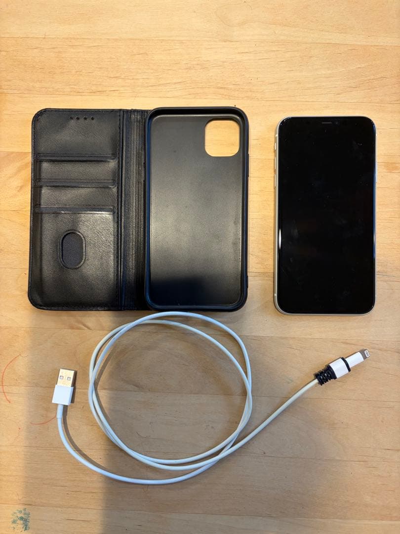 12/15までiPhone11 64GB SIMフリー　カバー&充電コード付き