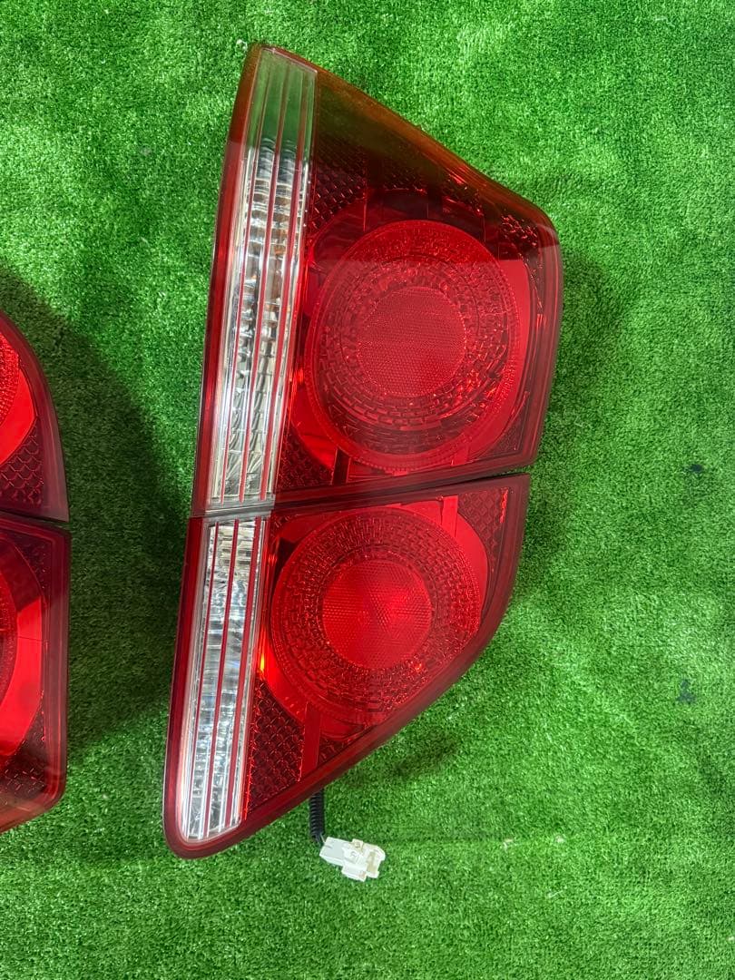 18 クラウン　アスリート　テールランプ