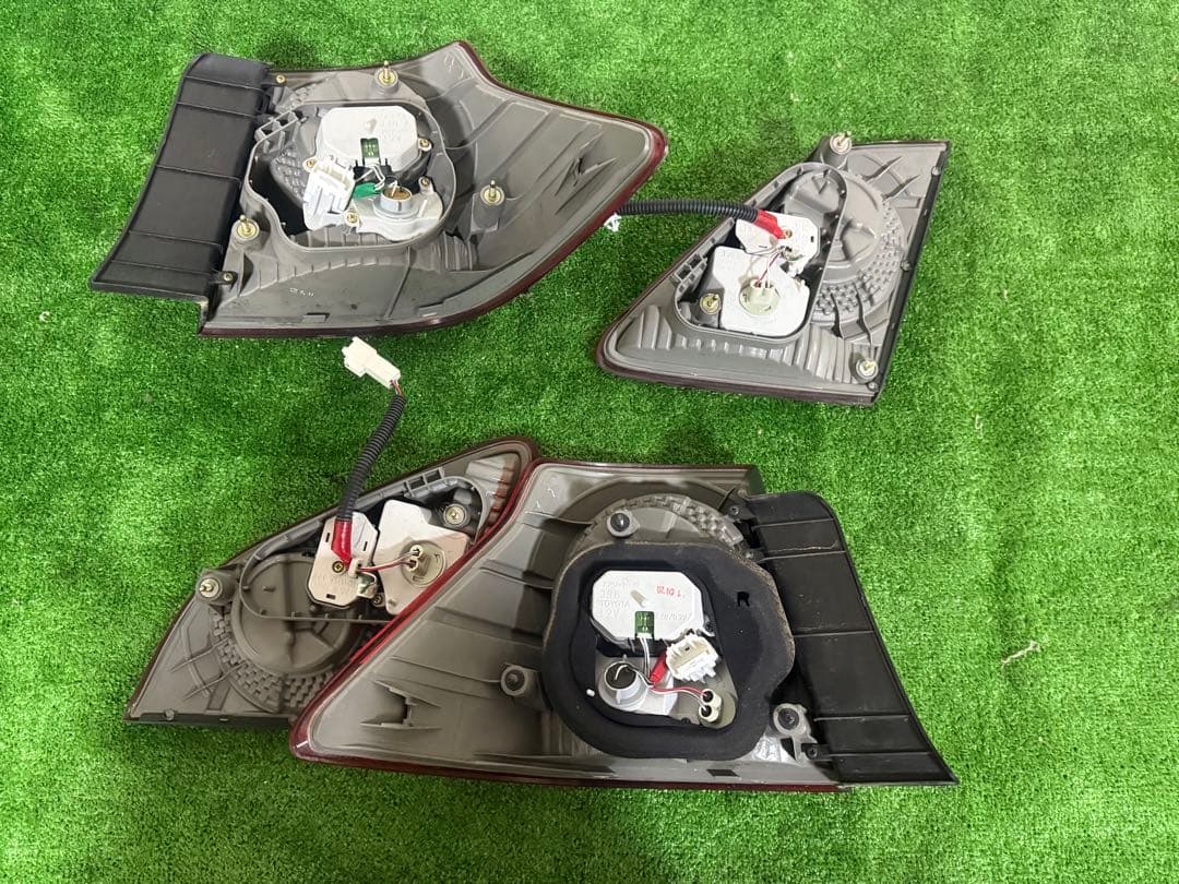 18 クラウン　アスリート　テールランプ