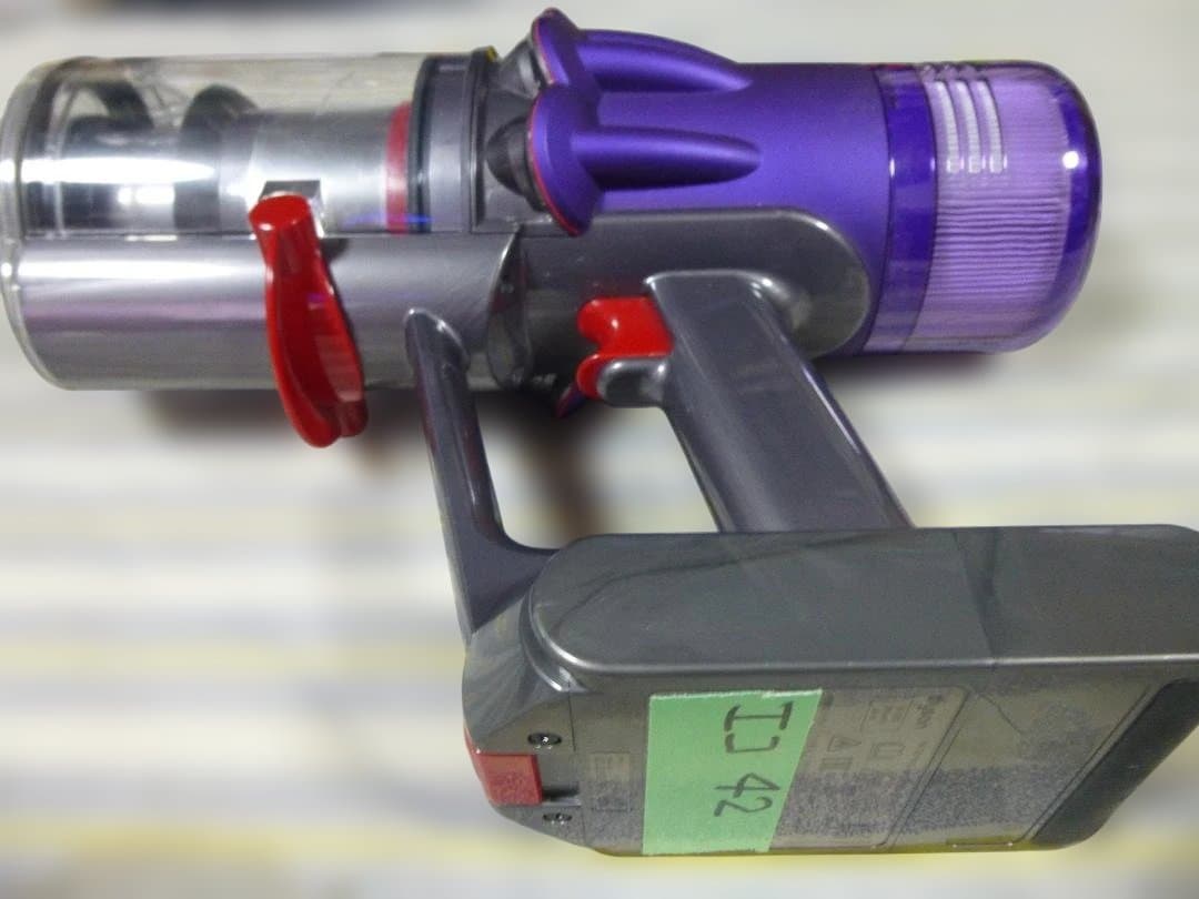 年始の大掃除に　ダイソンSV18　動作確認済み本体　キズの少ない並品　エコ42分