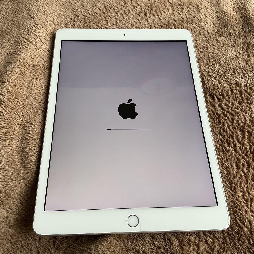 Apple iPad 8世代10.2インチ シルバー 本体