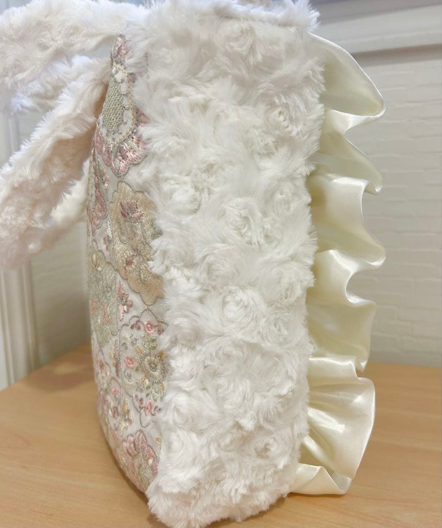 し*ん様 コヤンイサムチョン インド刺繍生地 ルミちゃん ふわふわ ラウンドトー