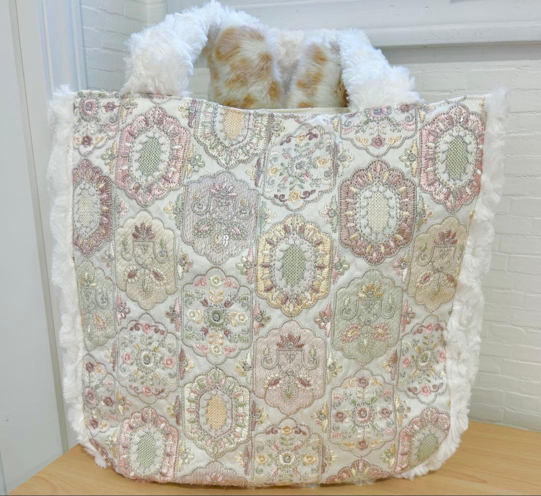 し*ん様 コヤンイサムチョン インド刺繍生地 ルミちゃん ふわふわ ラウンドトー