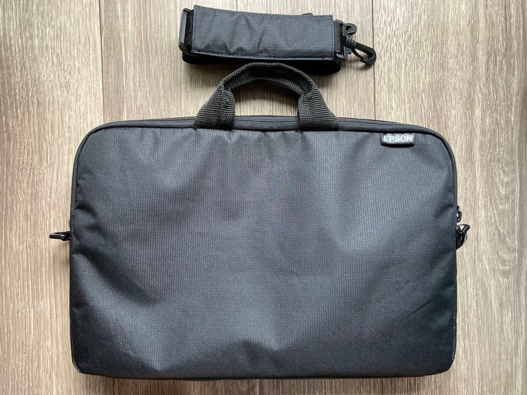 薄型軽量！EPSON EB-1776W 映像がキレイで持ち運びがらくらく