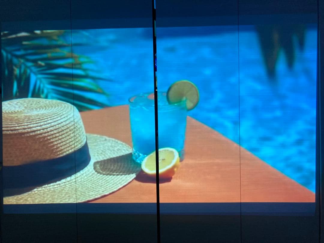 薄型軽量！EPSON EB-1776W 映像がキレイで持ち運びがらくらく