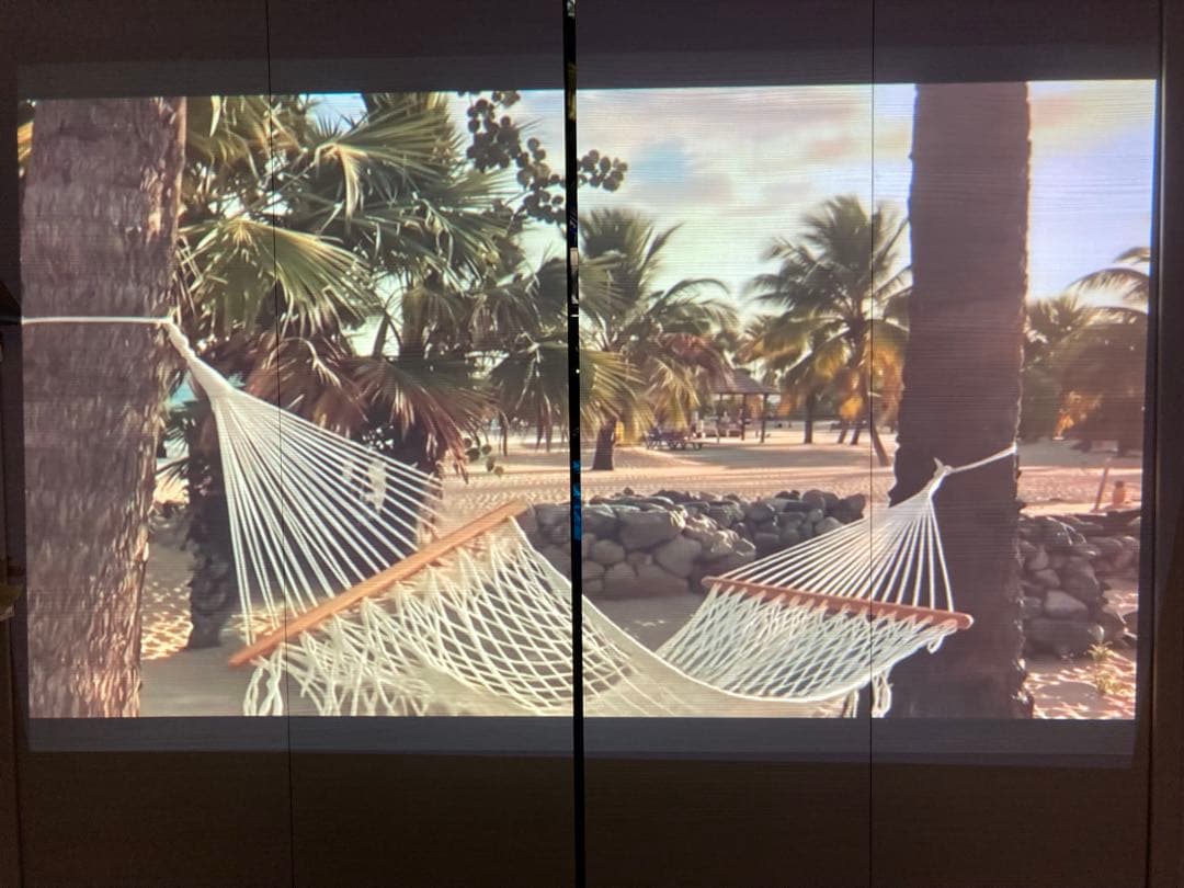 薄型軽量！EPSON EB-1776W 映像がキレイで持ち運びがらくらく