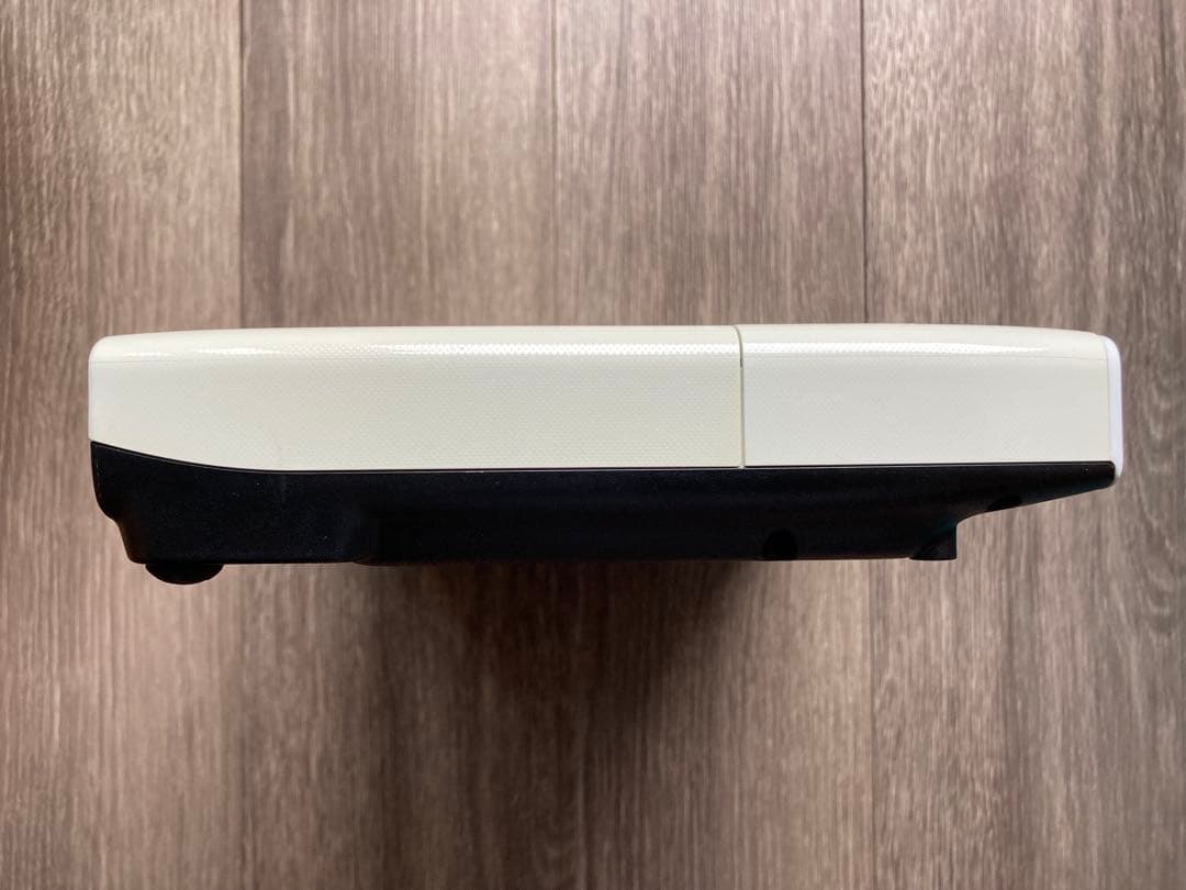 薄型軽量！EPSON EB-1776W 映像がキレイで持ち運びがらくらく