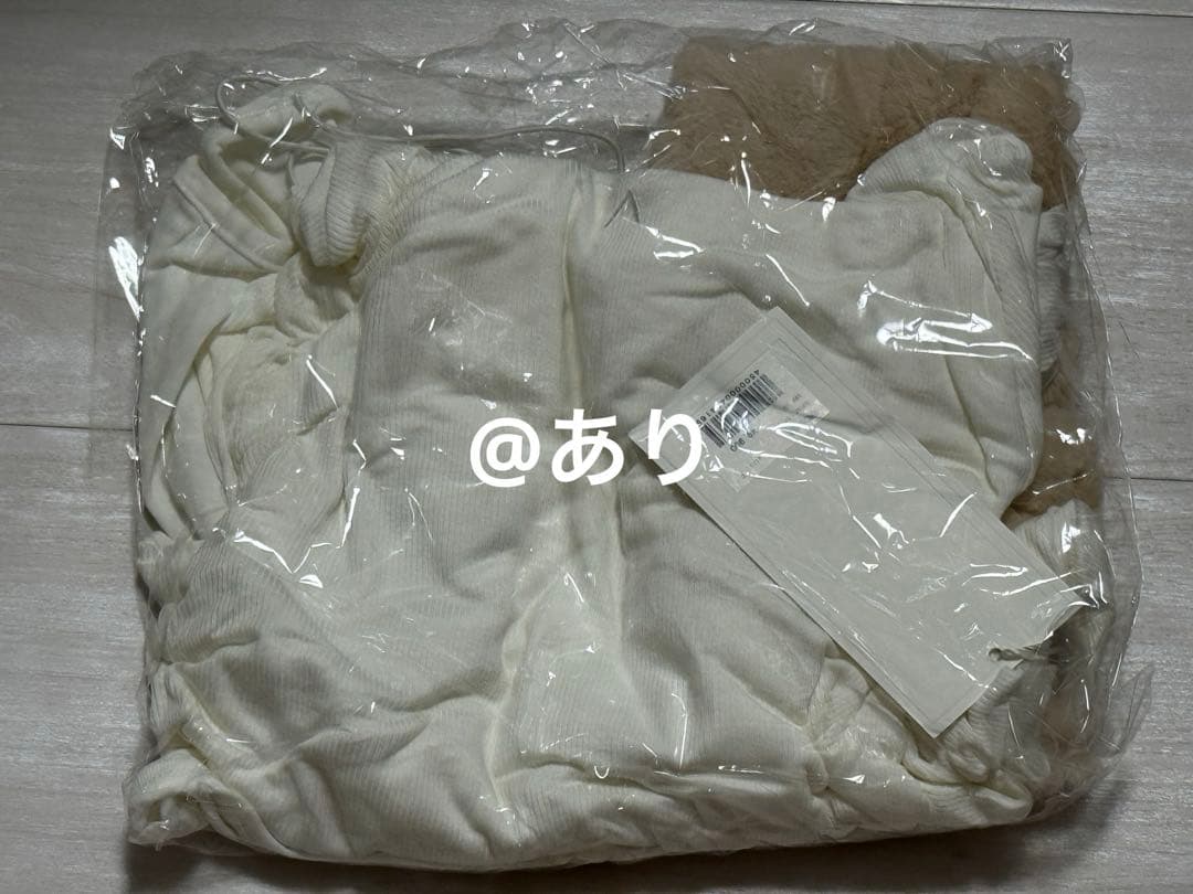 【新品未開封】andmary Doggy fur tops beige