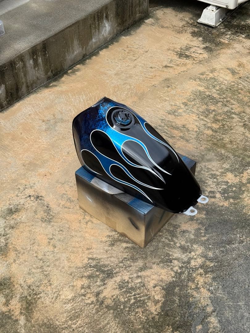 グラストラッカー　ビックボーイ純正タンク　リペイント　補修用タンク