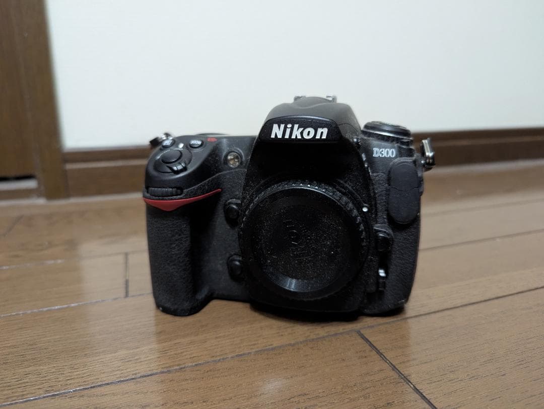 Nikon D300 デジタル一眼レフカメラ 本体と付属品