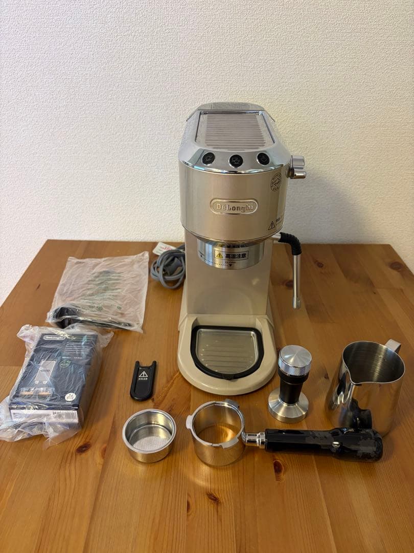 デロンギ　エスプレッソメーカー デディカ アルテ EC885J-BG