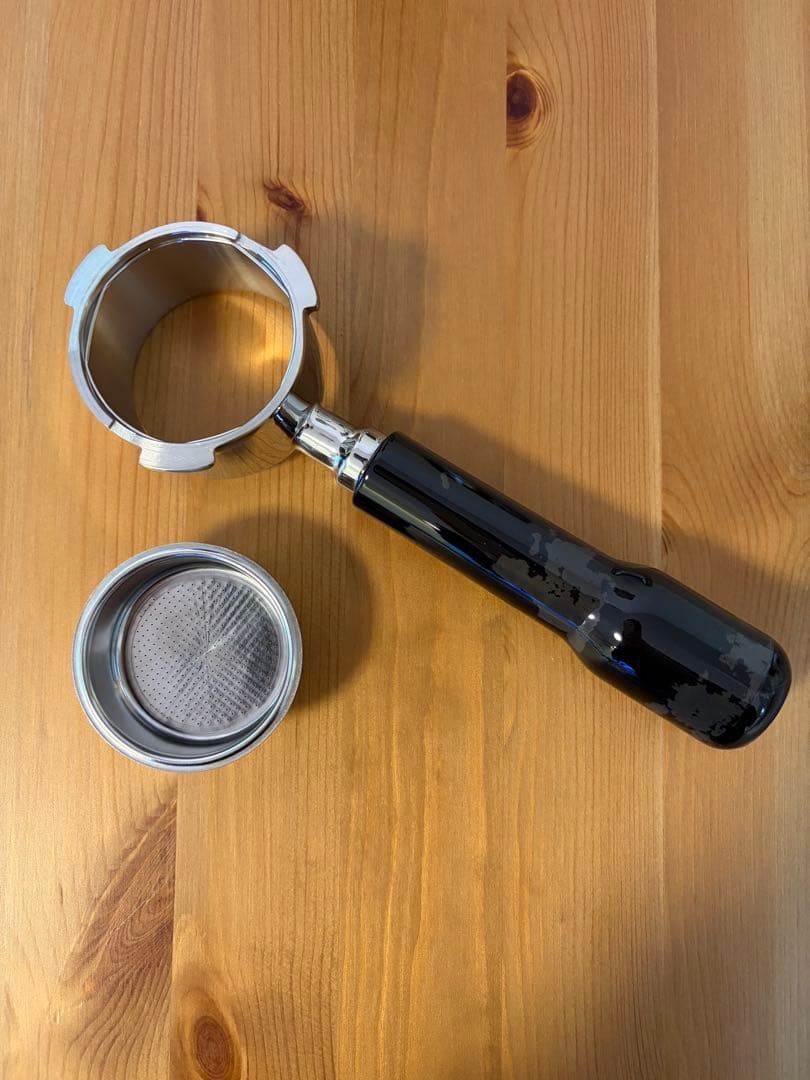 デロンギ　エスプレッソメーカー デディカ アルテ EC885J-BG