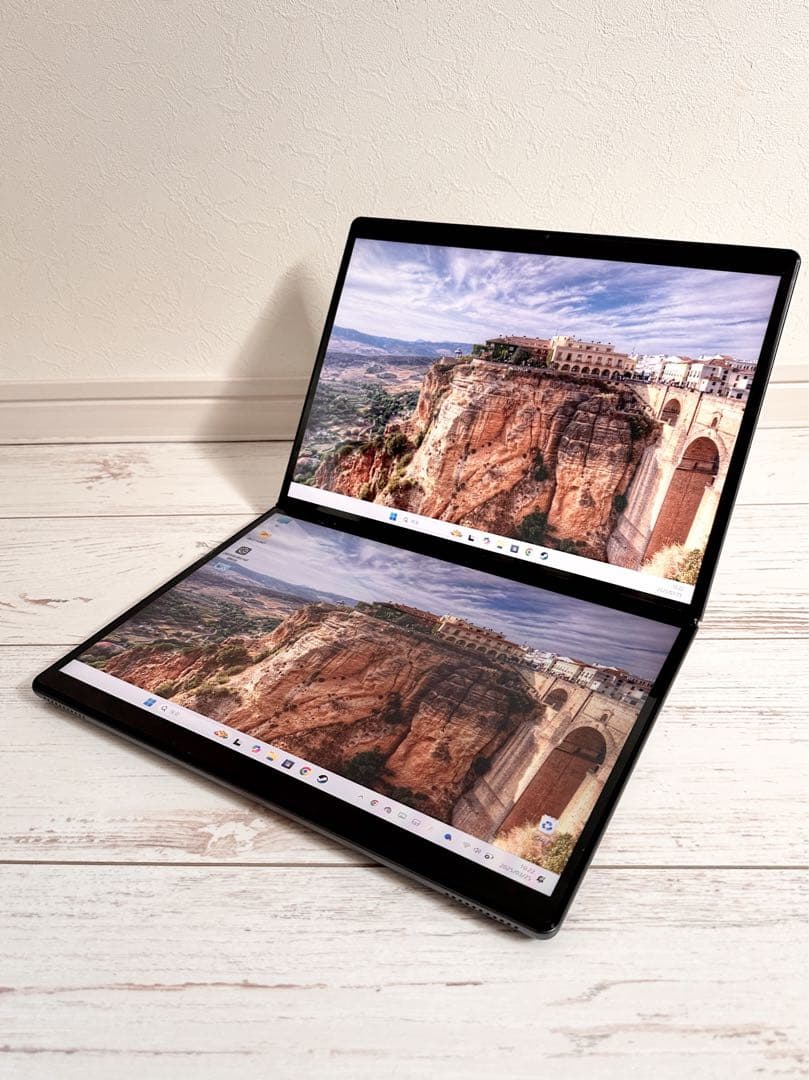 13.5インチデュアルディスプレイノートPC DXUSCREEN