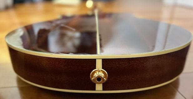 初心者も、エレキ奏者も弾きやすい薄胴エレアコ、タカミネTSP138C TB