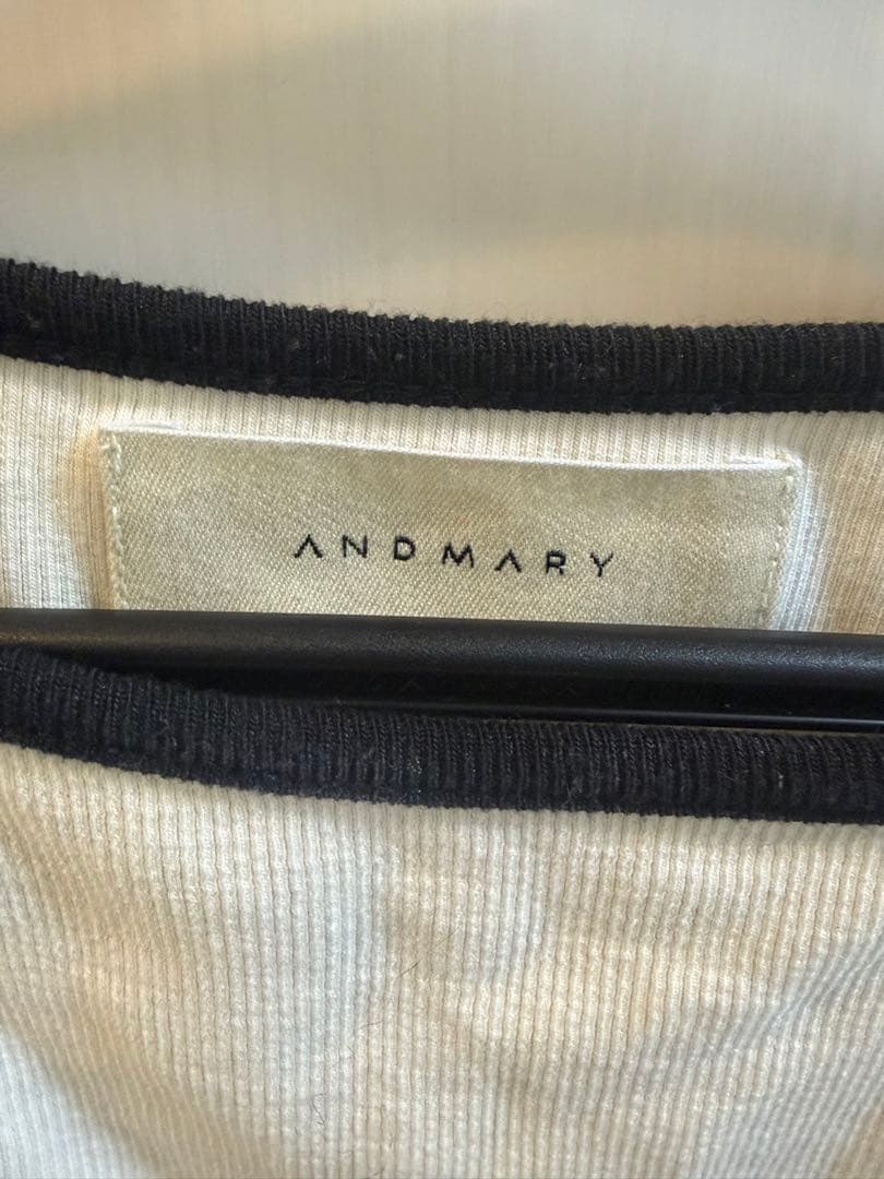 ANDMARY Tシャツ