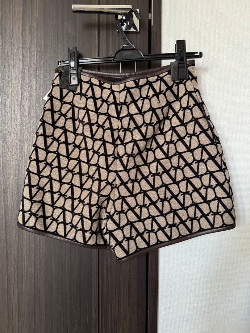 ヴァレンティノ ショートパンツ ロゴ 38