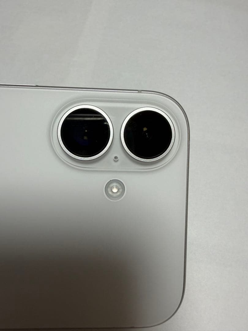 美品 iPhone 16 128GB ホワイト