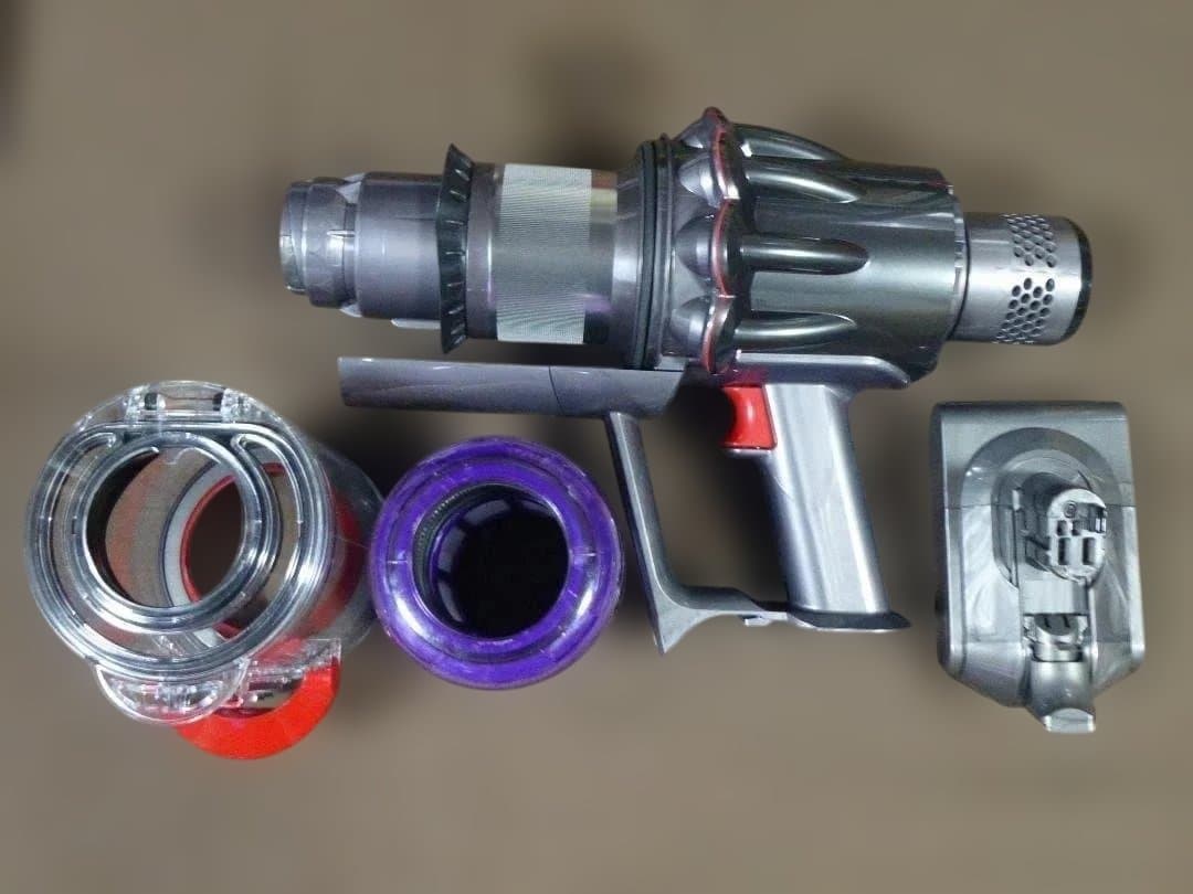 新品なので安心　ダイソンSV18　本体は未使用品　純正充電スタンド付