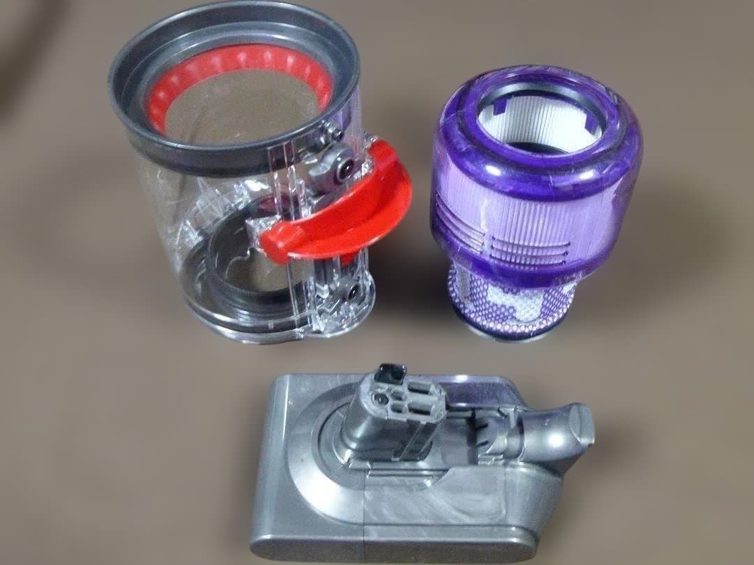 新品なので安心　ダイソンSV18　本体は未使用品　純正充電スタンド付