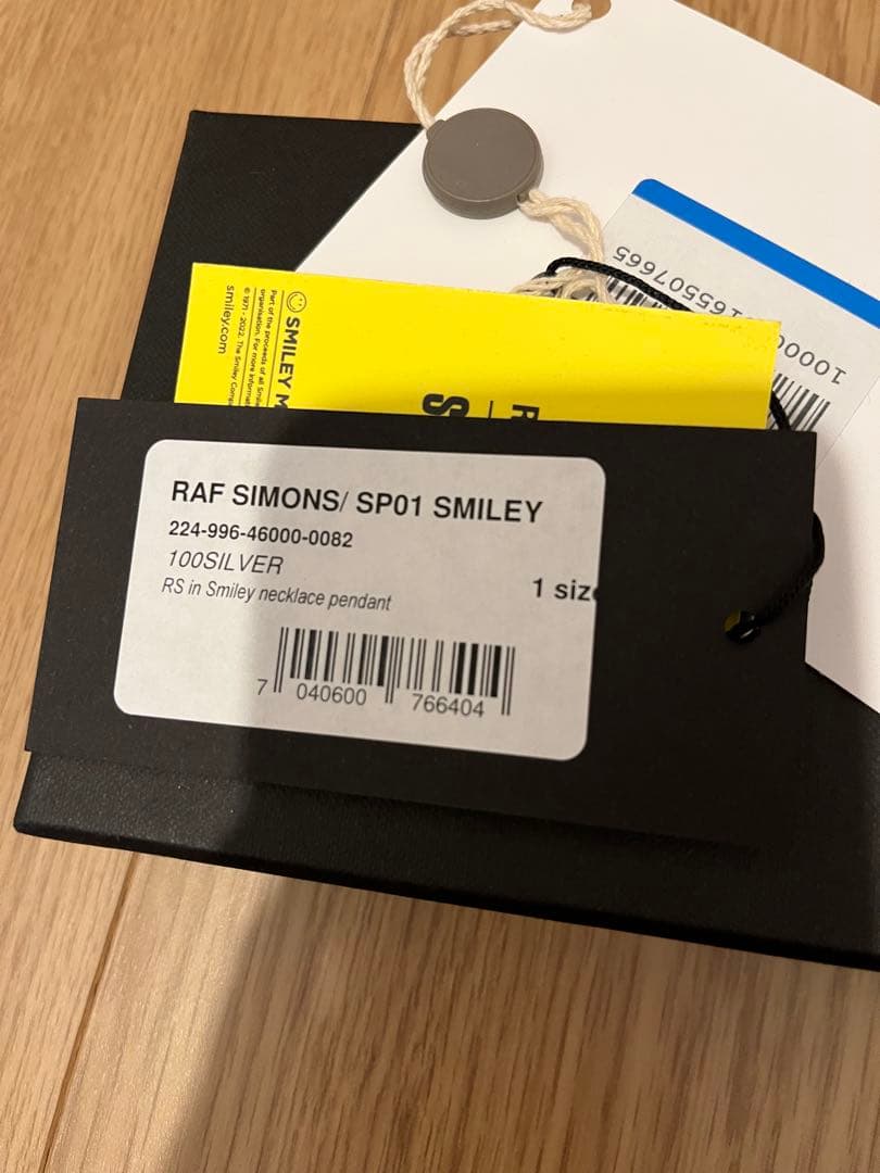 ラフシモンズ　スマイル　スマイリー　キーホルダー　新品未使用