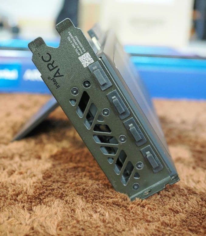 Intel ARC A750 LE グラフィックボード