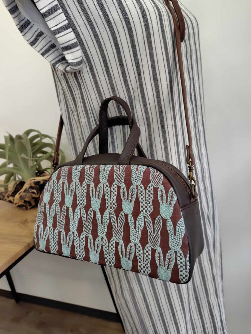 ミナペルホネン/tambourineタンバリンネイビー×LB/ラウンドボストン