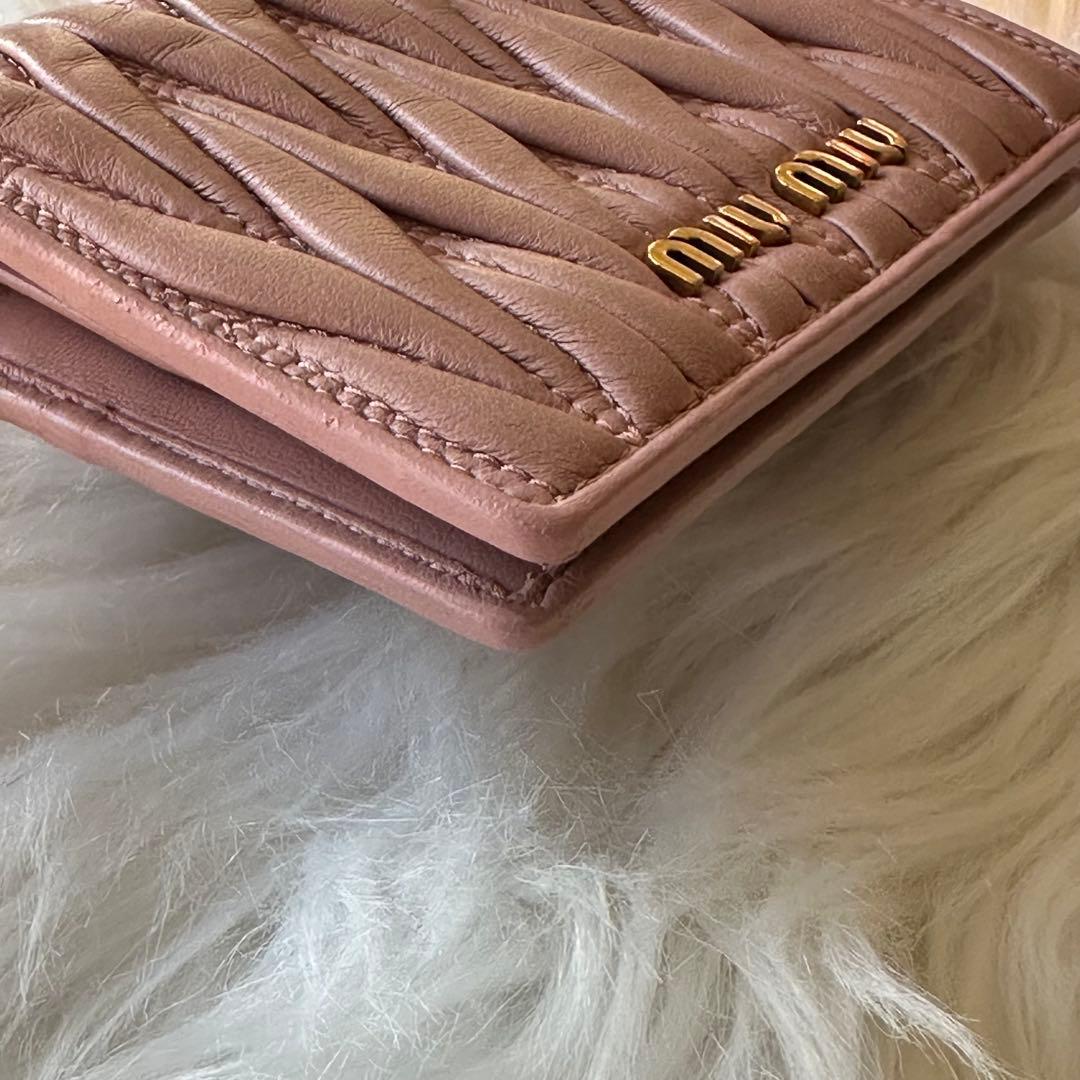 MIUMIU マテラッセ 二つ折り 財布 ピンク ベージュ レザー
