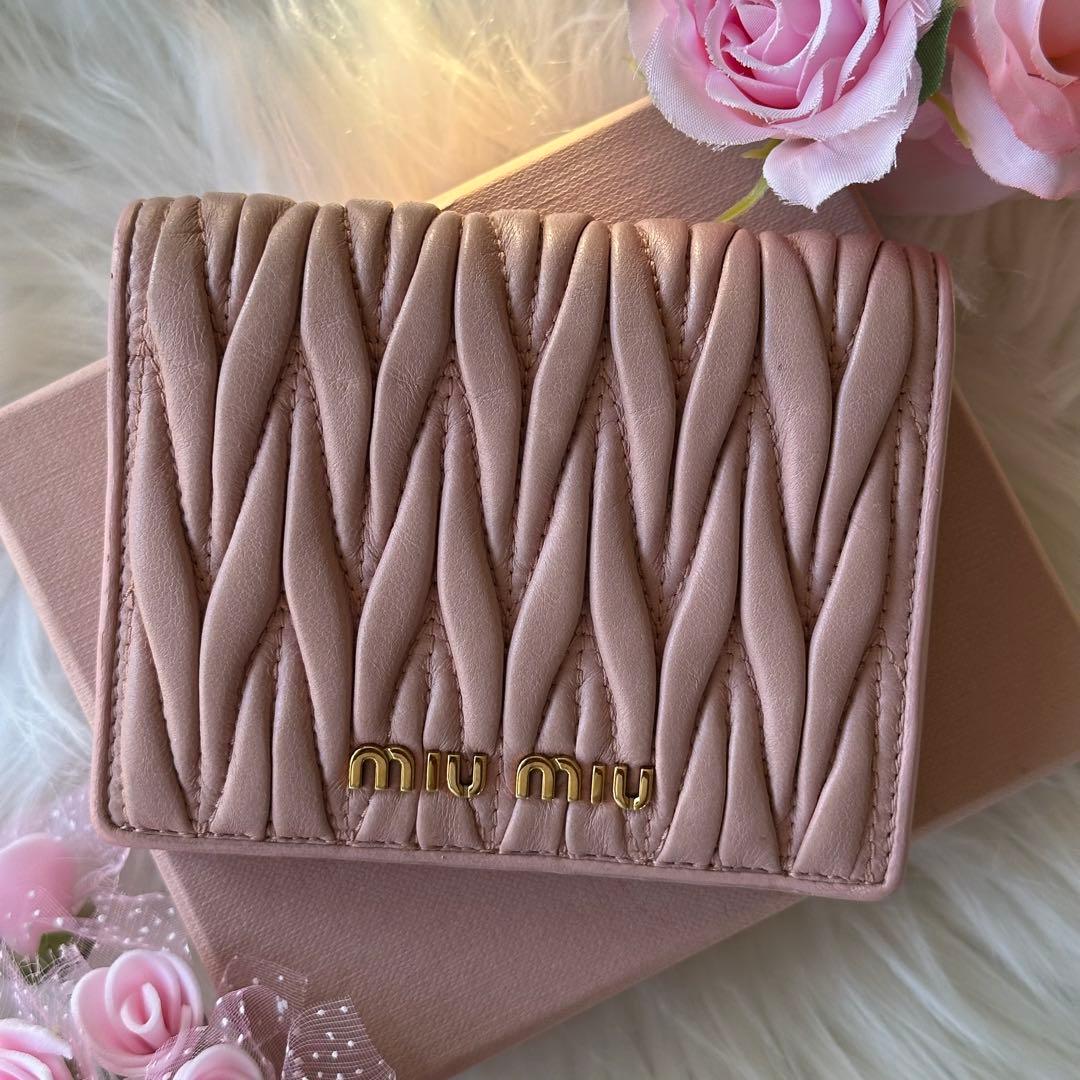 MIUMIU マテラッセ 二つ折り 財布 ピンク ベージュ レザー