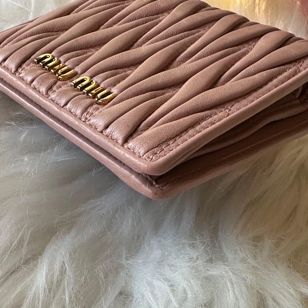 MIUMIU マテラッセ 二つ折り 財布 ピンク ベージュ レザー